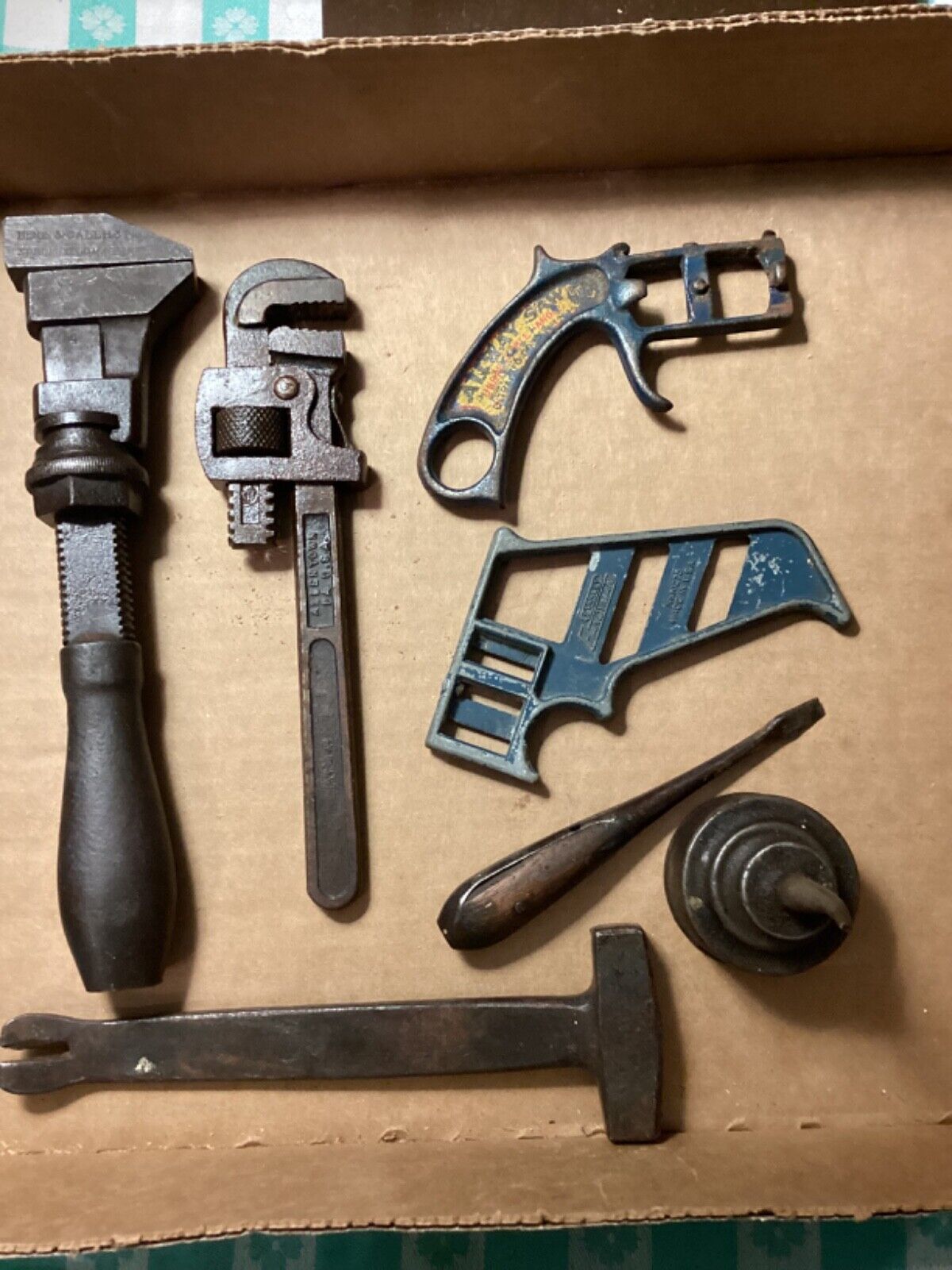 NICE ASSORTMENT OF OLD TOOLS (7 PIECES)