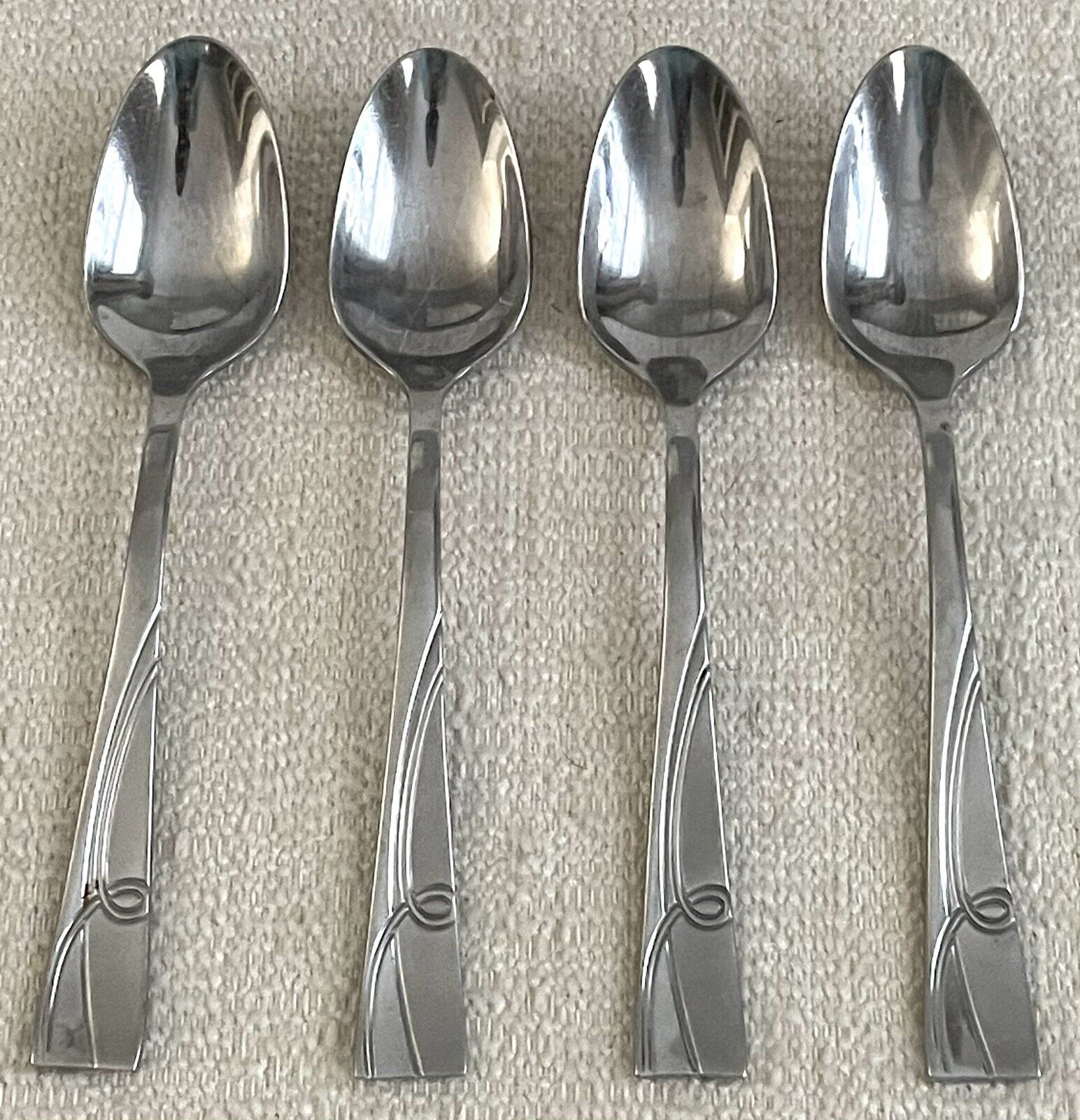 Oneida SERAFINA Stainless Steel 4 Soup Spoons 7 1/8\