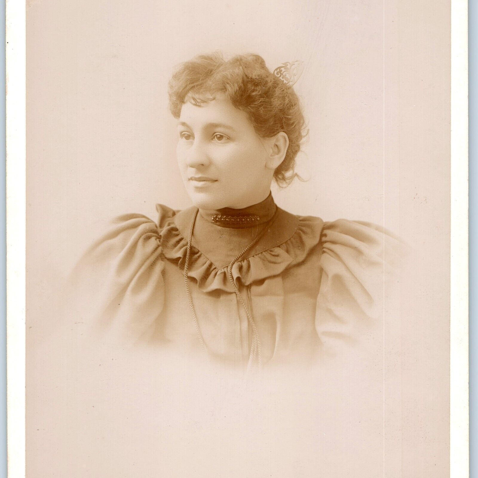 c1880s Manchester, NH Lovely Woman Big Dress Puff Sleeve Cabinet Card Photo B18