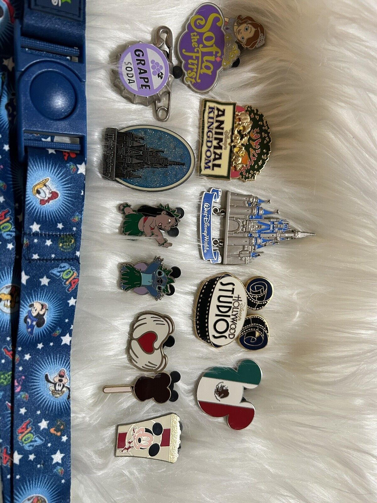 Disney World & Disneyland Collector Pins 