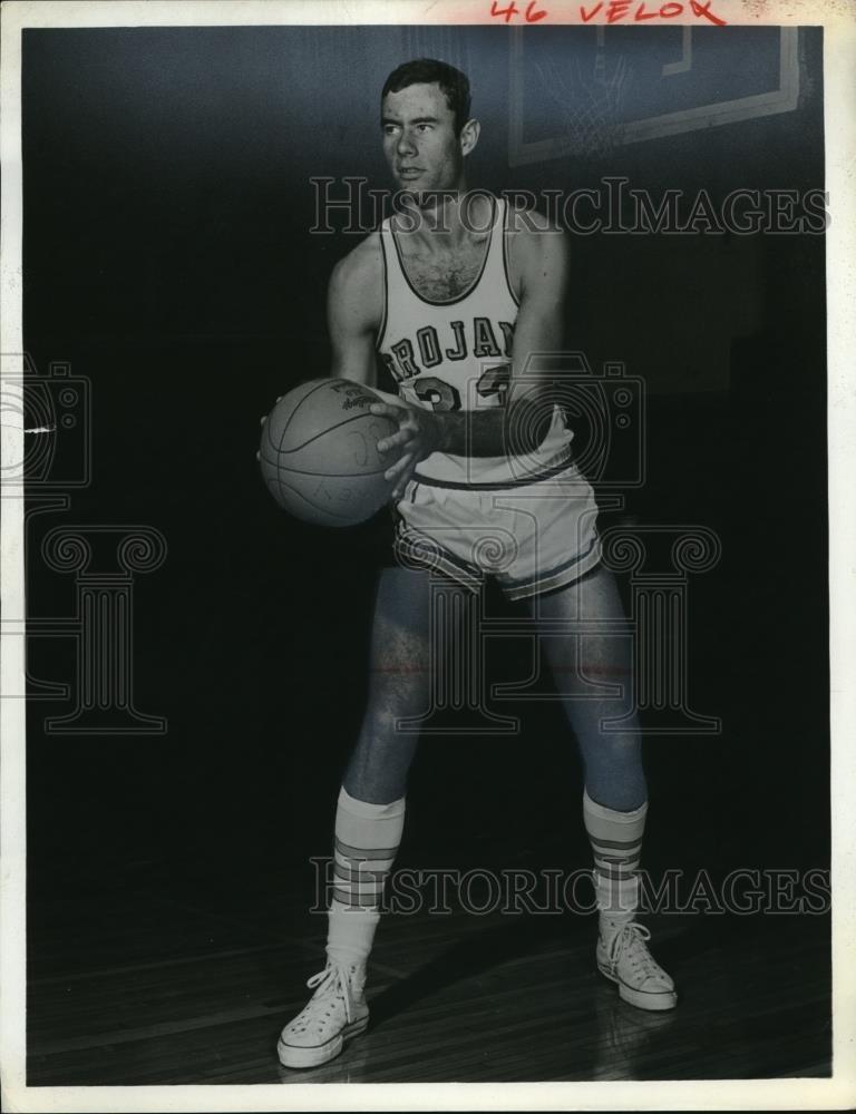 1971 Press Photo Joe Mackey, forward, of the USC Trojans basketball team