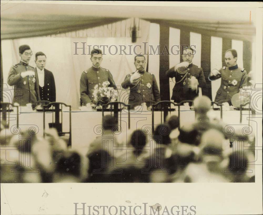 1933 Press Photo Emperor Hirohito & Royal House members celebrate victory, Japan