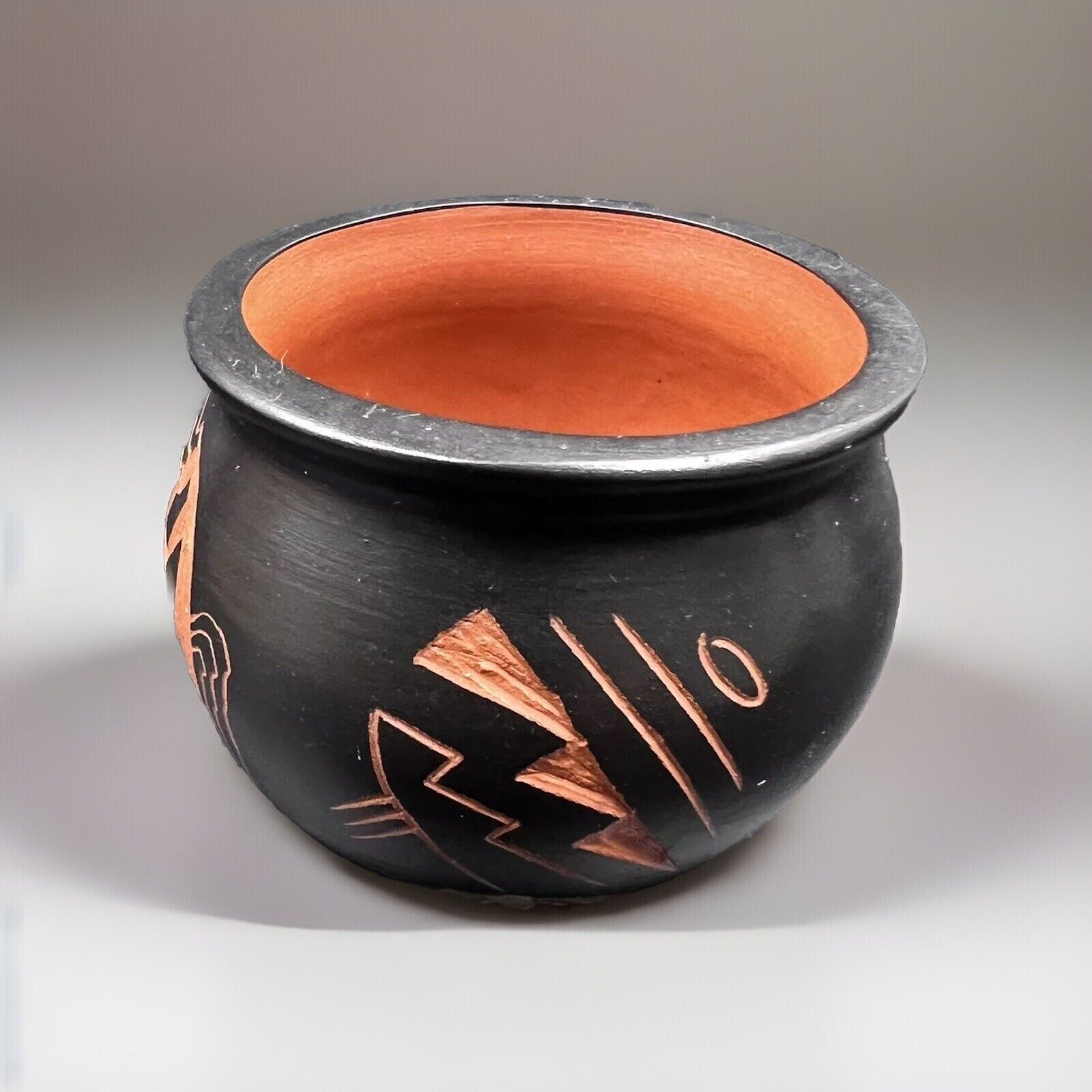 Black Glazed Native American Pot Kokopelli Design Signed Redware 2\