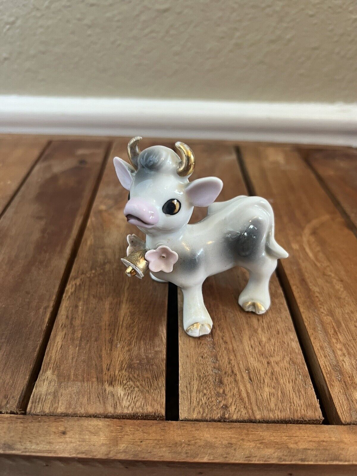 Vintage Small Ceramic Kitschy Cow W/bell Salt Or Pepper Figurine Made In Japan