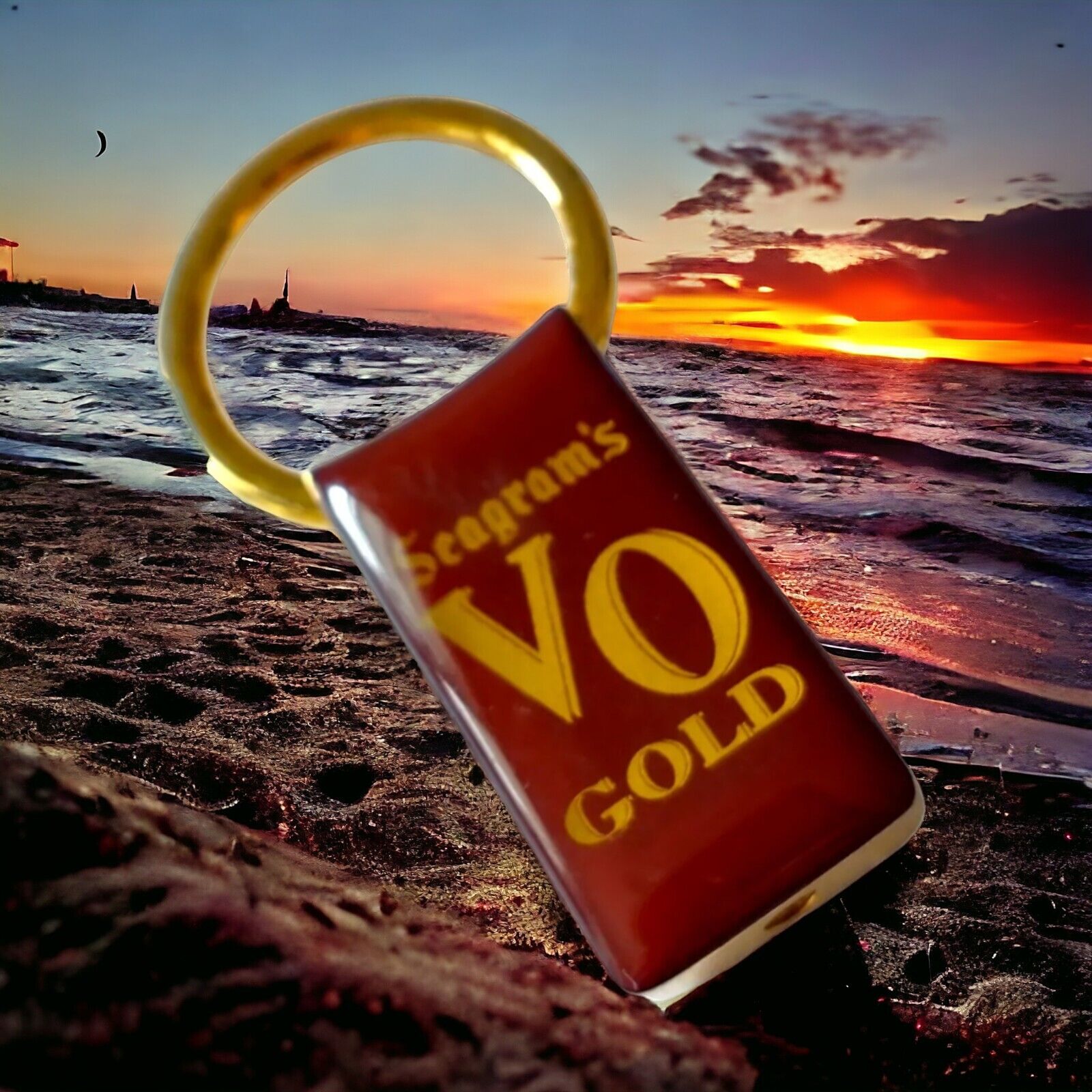 Seagrams VO Keychain Gold Promo Key Ring Key Fob Keeper Vtg Enameled Gold Tone