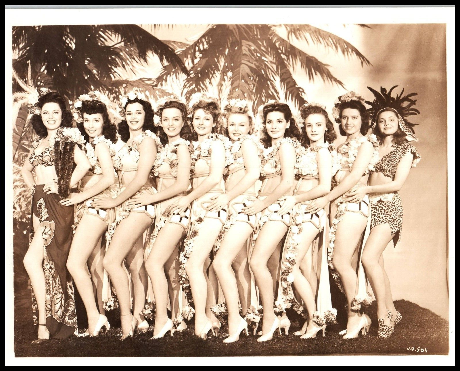 Hollywood ZIEGFELD GIRL Sylvia Opert CHEESECAKE 1940s ALLURING POSE  Photo 756