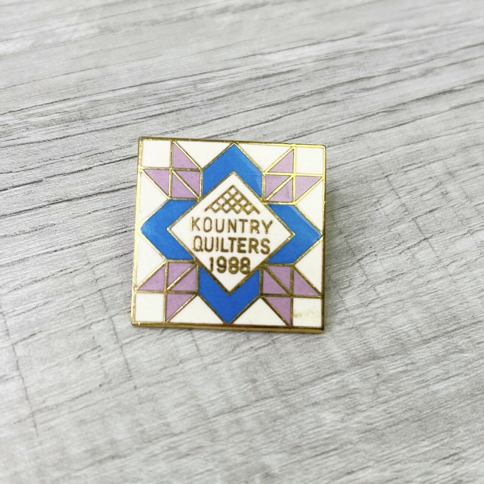 Vintage 1988 Kounrty Quilters Enamel Pin Quilters Craft Quilting
