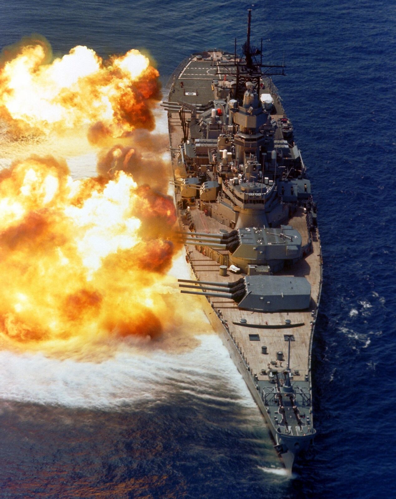 1984 USS IOWA Dramatic 8.5x11 PHOTO