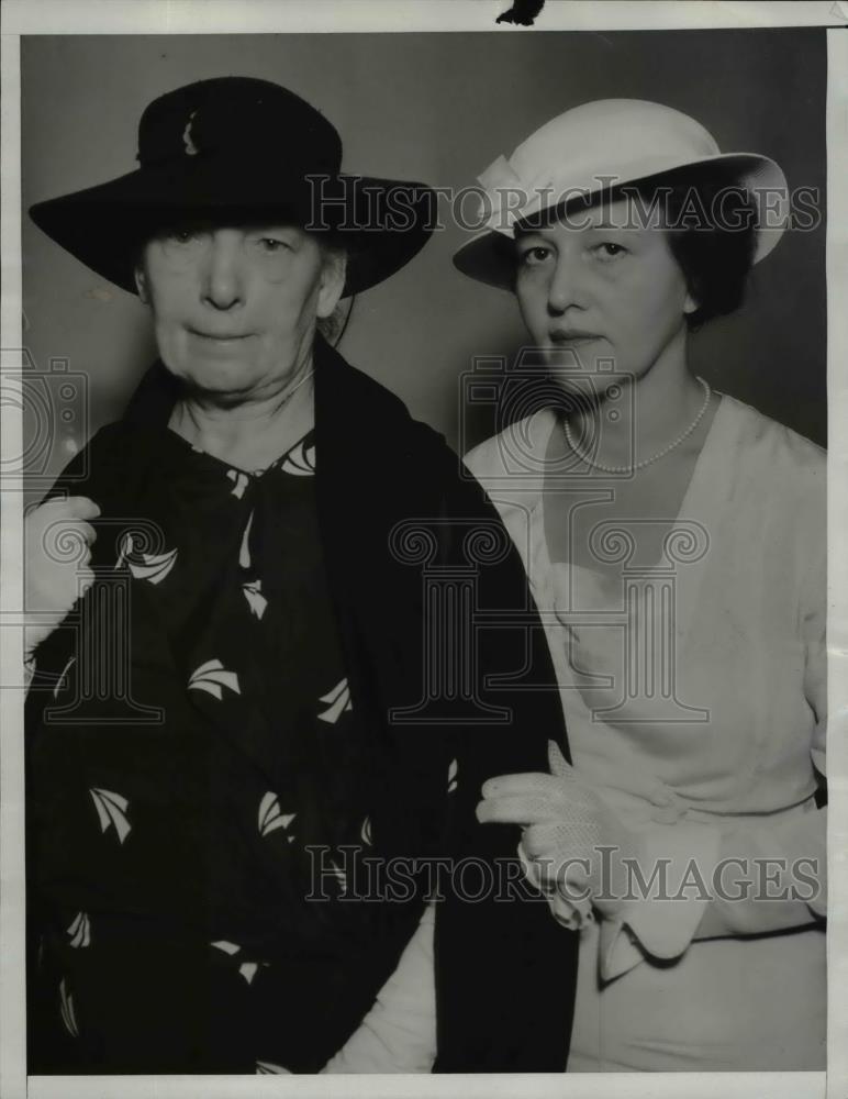 1934 Press Photo Mrs Sarah Ewart & Adrienne Supplee at La Calif court