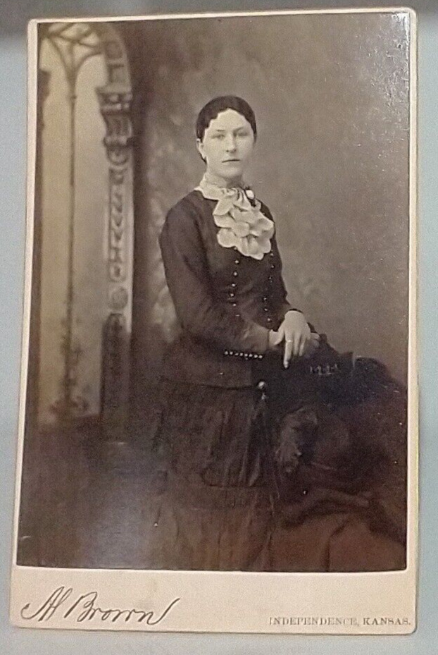 Antique Cabinet Card Photograph Proper Young Lady Ruffled Collar Wavy Hair KAN.