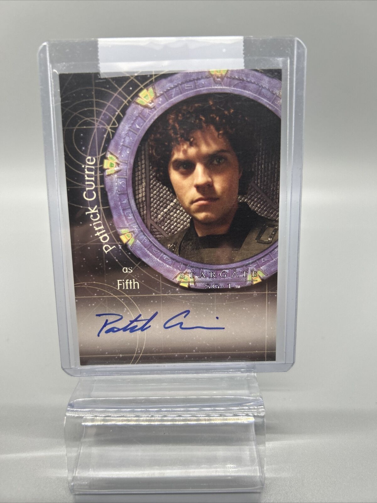 2009 Rittenhouse Stargate Heroes Update Auto Patrick Currie as Fifth #A77 Nice