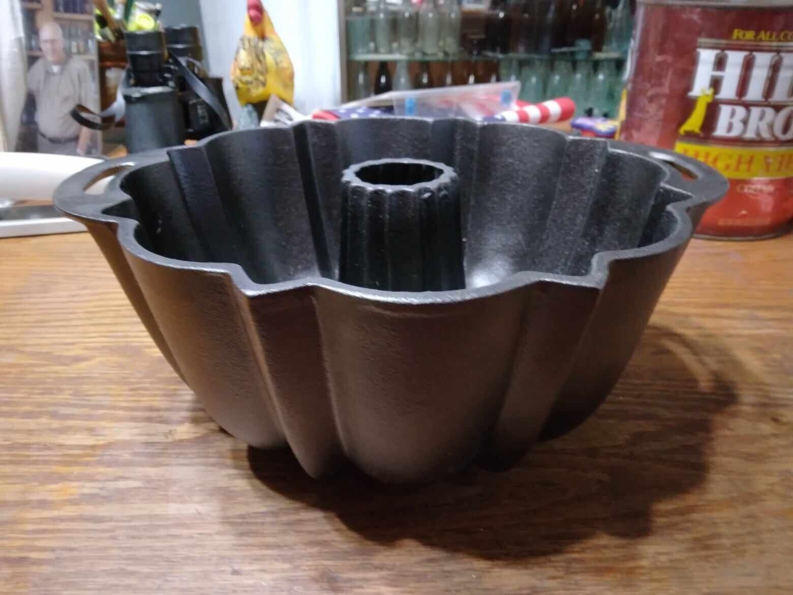 Vintage LODGE Cast Iron Bundt Cake Pan Early 1980s New Old Stock Dot on handle
