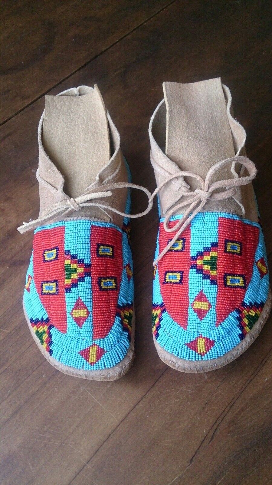 Old American Sioux Style Suede Leather Handmade Beaded Moccasins MCN111