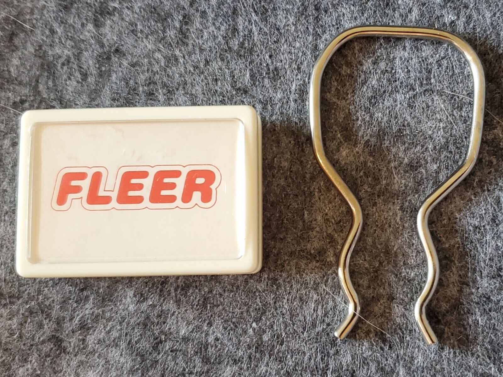 Fleer / SkyBox International Keychain