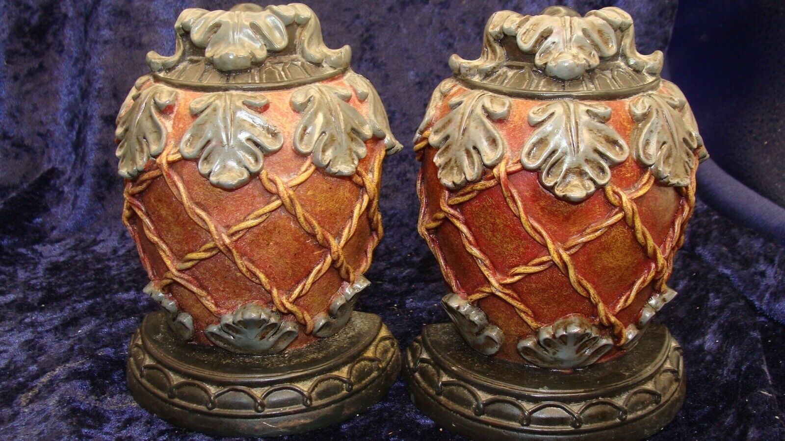 ANTIQUE LOOKING VASES THAT ARE BOOKENDS~ 5.25”x4”~ GREAT CONDITION ~