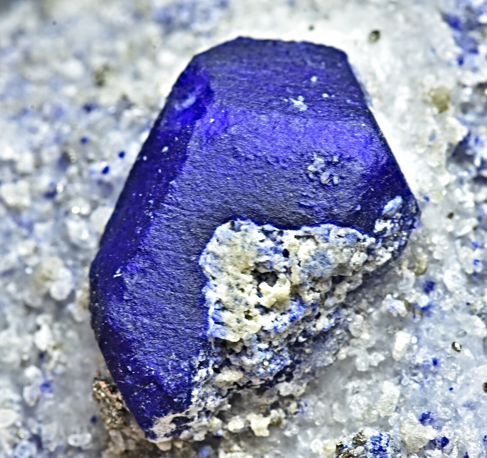 338 Gram Royal blue colour Terminated Unique Lazurite Crystal Specimen