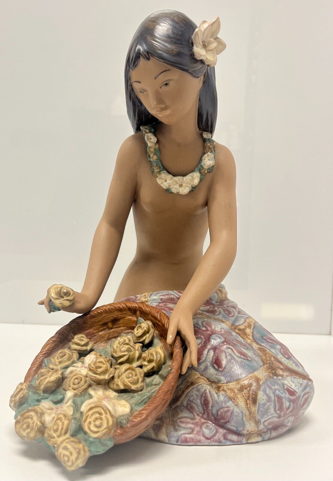 Lladro Hawaiian Flower Vendor 1982-2000 Porcelain Figurine - Excellent Condition