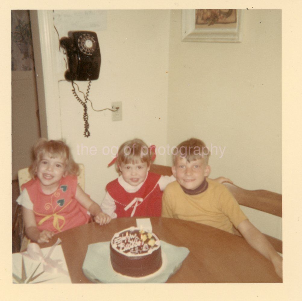 FOUND CAKE PHOTOGRAPH Color ORIGINAL Snapshot VINTAGE 41 LA 87 J