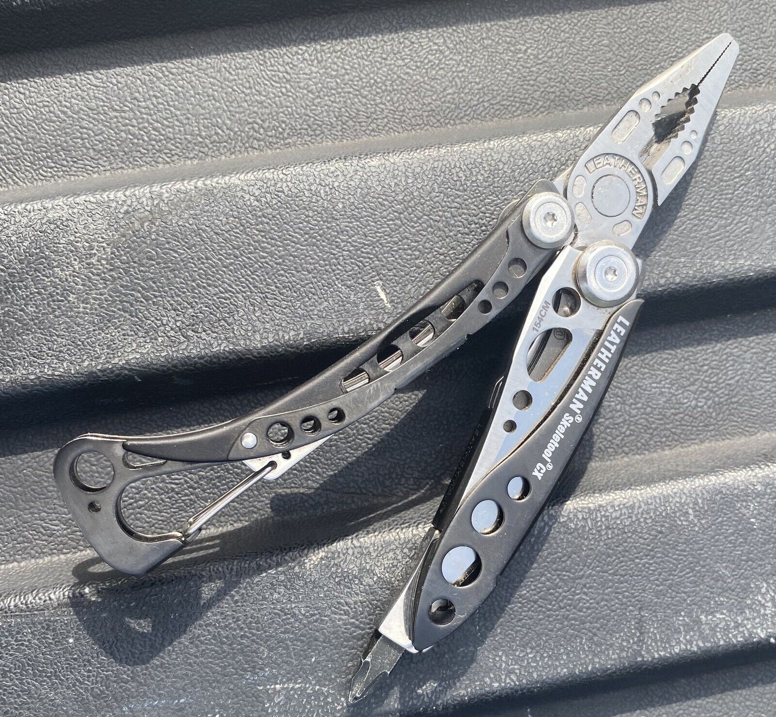 Leatherman Skeletool CX Minimalist Multi-Tool Pliers Pocket Knife Carabiner