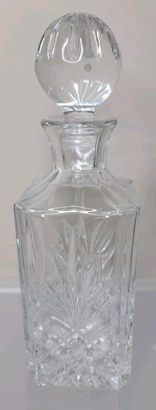 Vintage Cut Exquisite Crystal Starburst Pattern Whiskey Decanter & Round Stopper