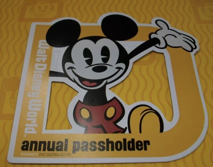 Walt Disney World Annual Passholder Magnet Mickey Mouse Retro Design - 