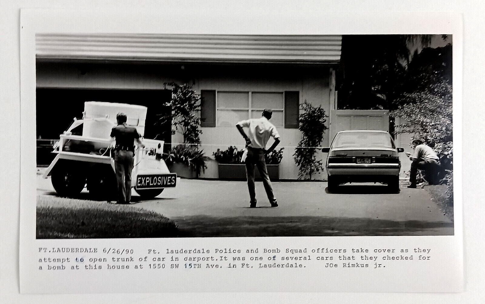 1990 Ft Lauderdale Police Bomb Squad 15th Ave Bomb Threat House VTG Press Photo
