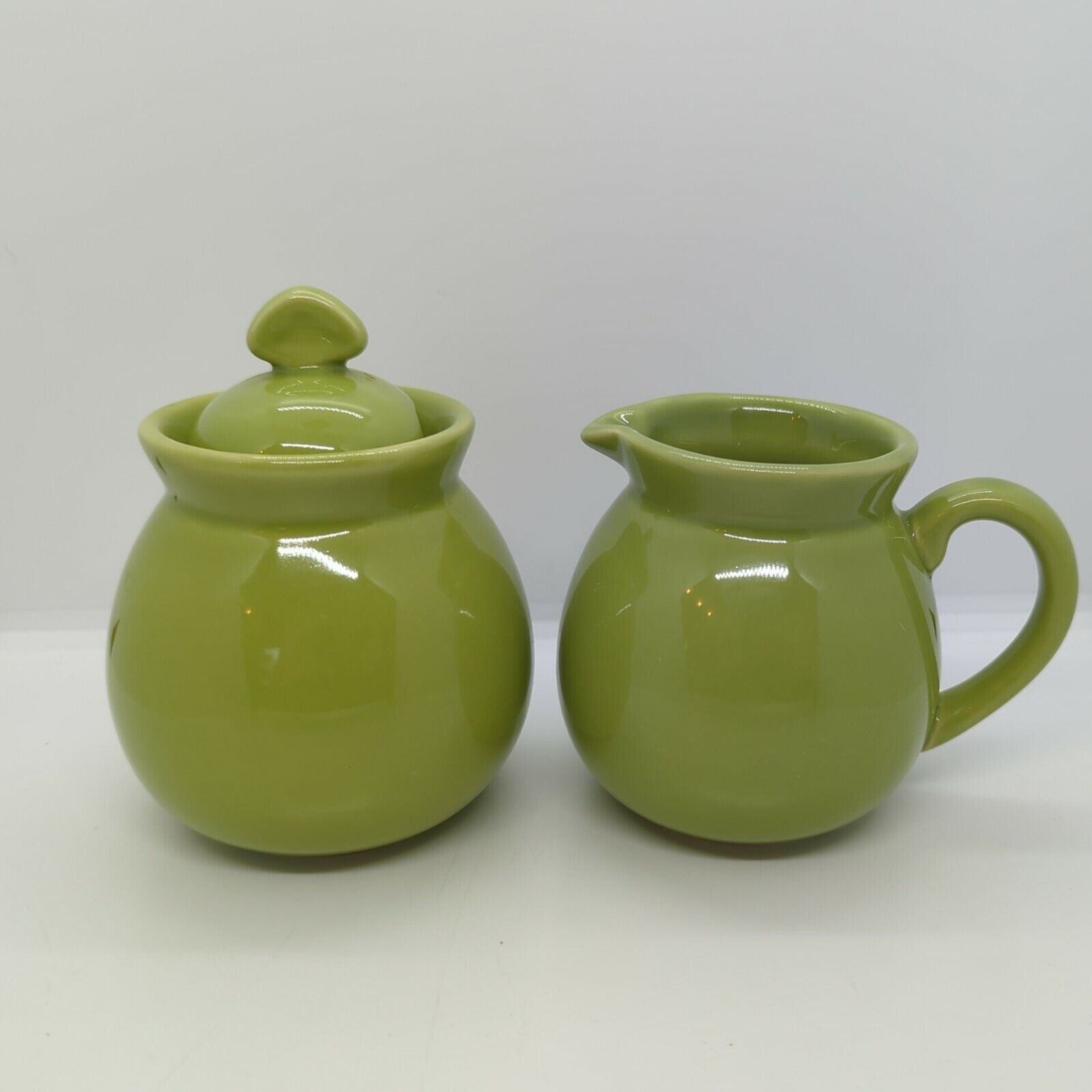 Chantal 10 oz. Ceramic Avocado Green Sugar Bowl with Lid & Creamer Set 