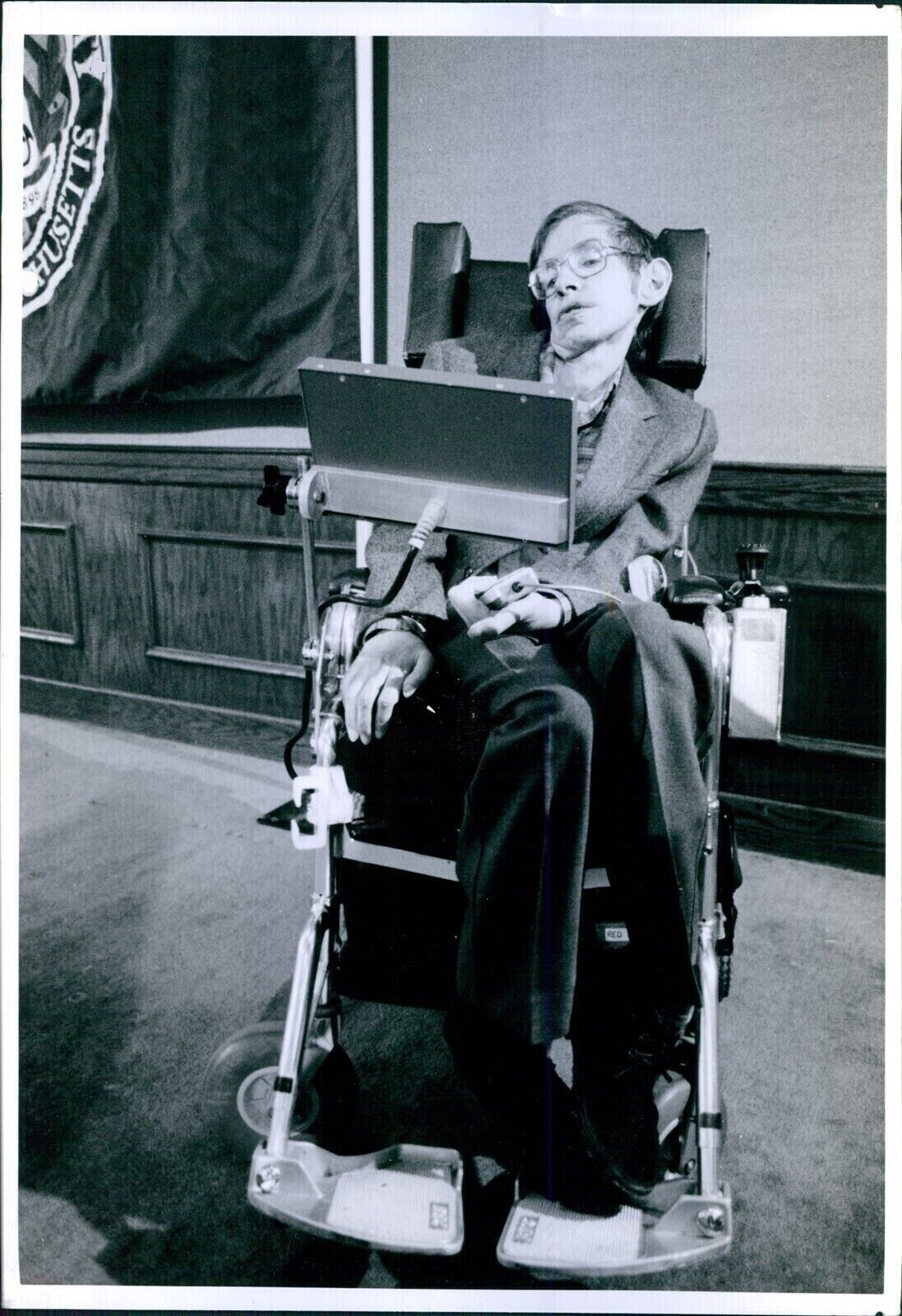 1990 Professor Stephen Hawking Teaching At Northeastern U Education 8X10 Photo