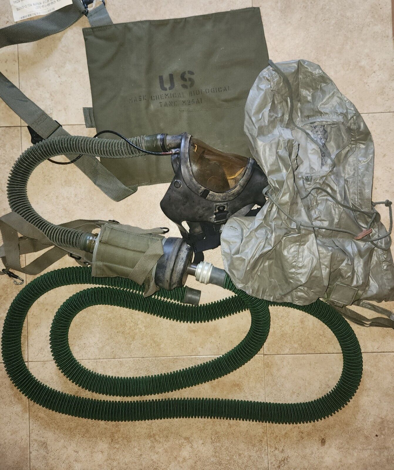 U.S. M25A1 Chemical Biological Tank Gas Mask Size Medium
