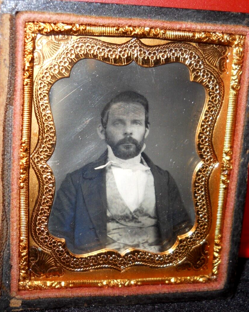 1/9th size Daguerreotype of younger man in half case