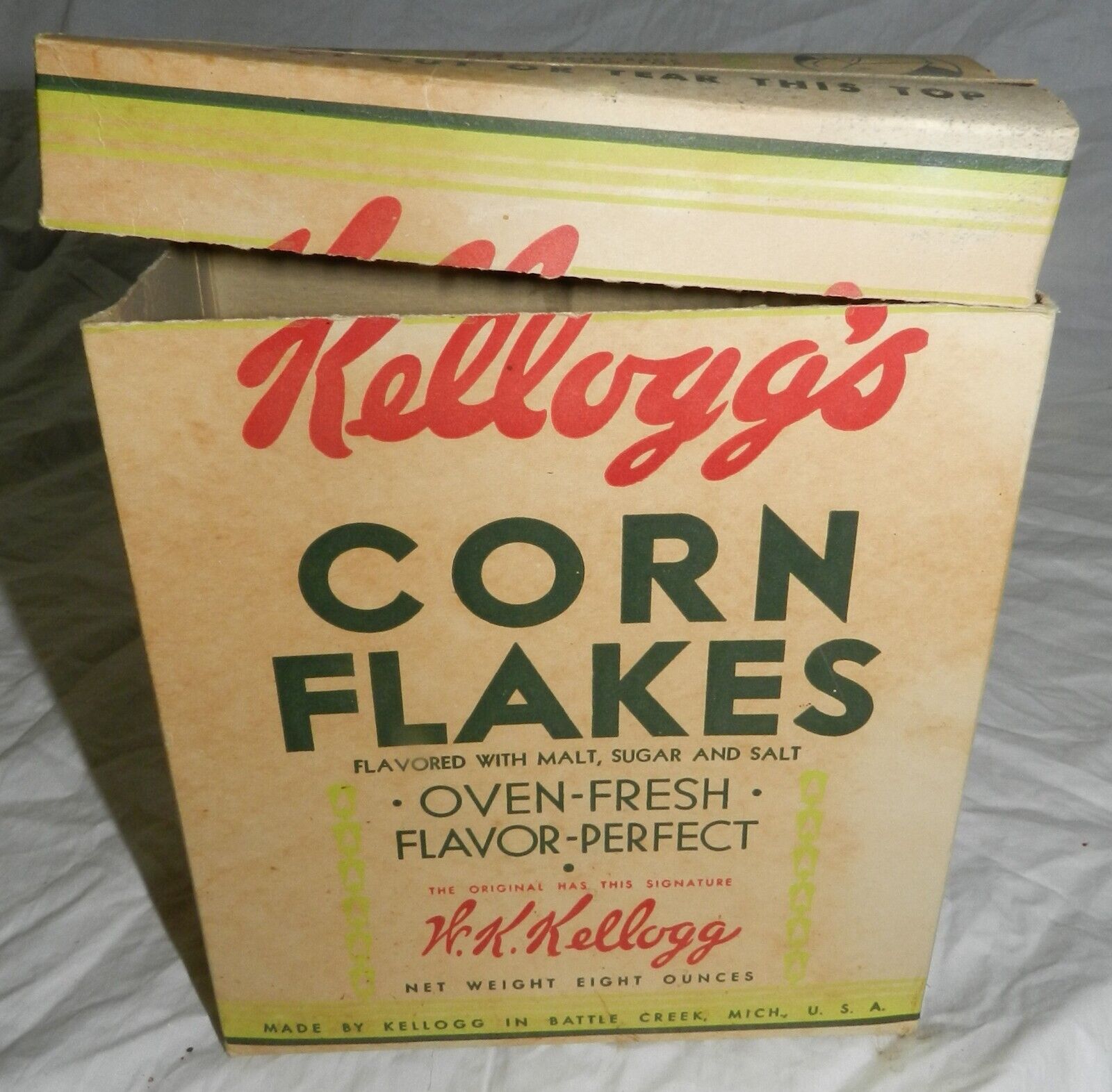 Vintage Kellogg's Corn Flakes Box - 8 Oz. - empty