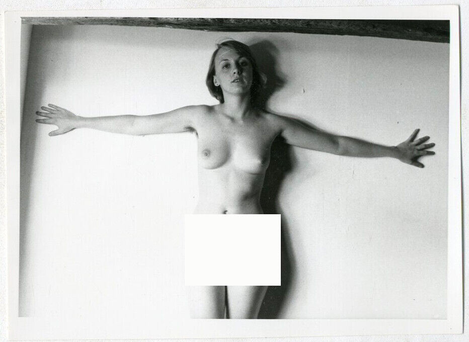 Photo Anonymous Analogue Nude Artistic Modern Woman Model to The