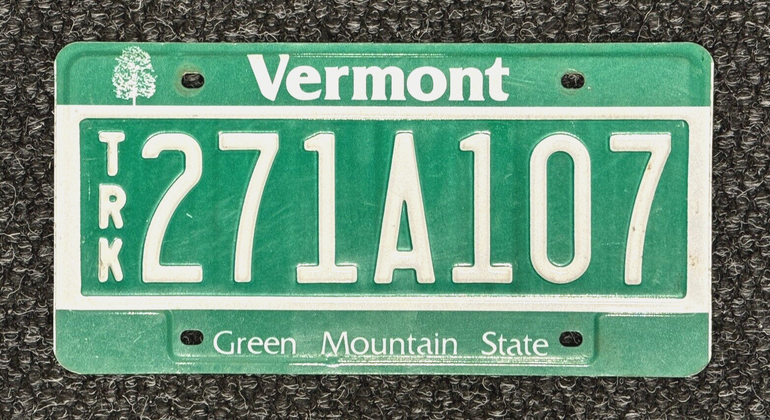 1985 VERMONT truck license plate - OUTSTANDING ORIGINAL antique vintage auto tag