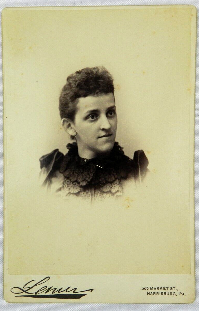 Young Woman Floral Blouse Portrait 6 x 4 Harrisburg, PA c.1900s Cabinet Card