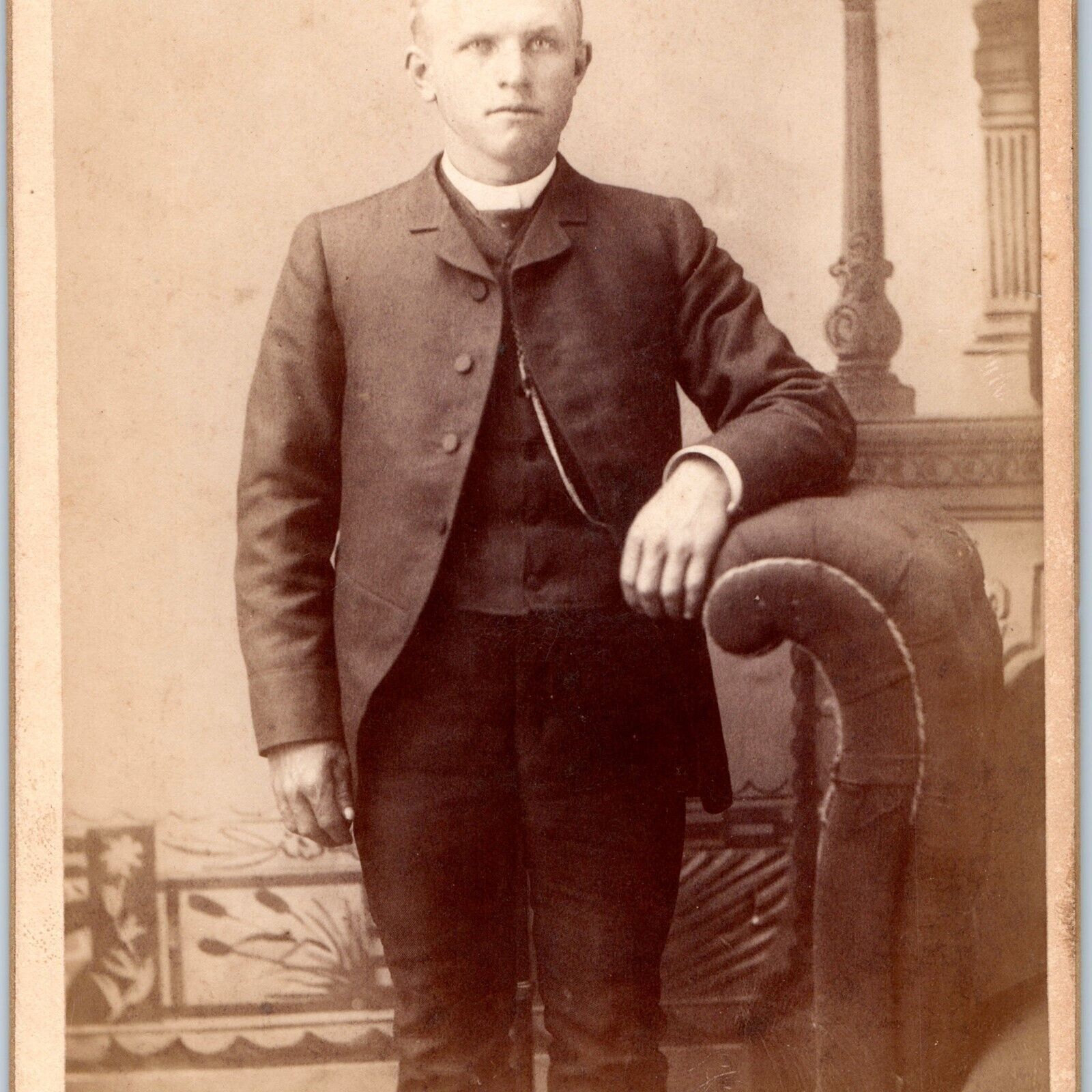 c1880s Hope, Kansas Handsome Young Man Cabinet Card Photo KS E. Adams B21
