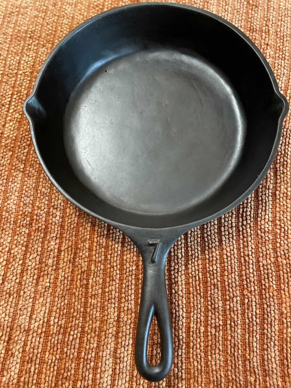Southern Mystery Skillet SMS Raised #7 Vintage Cast Iron Restored