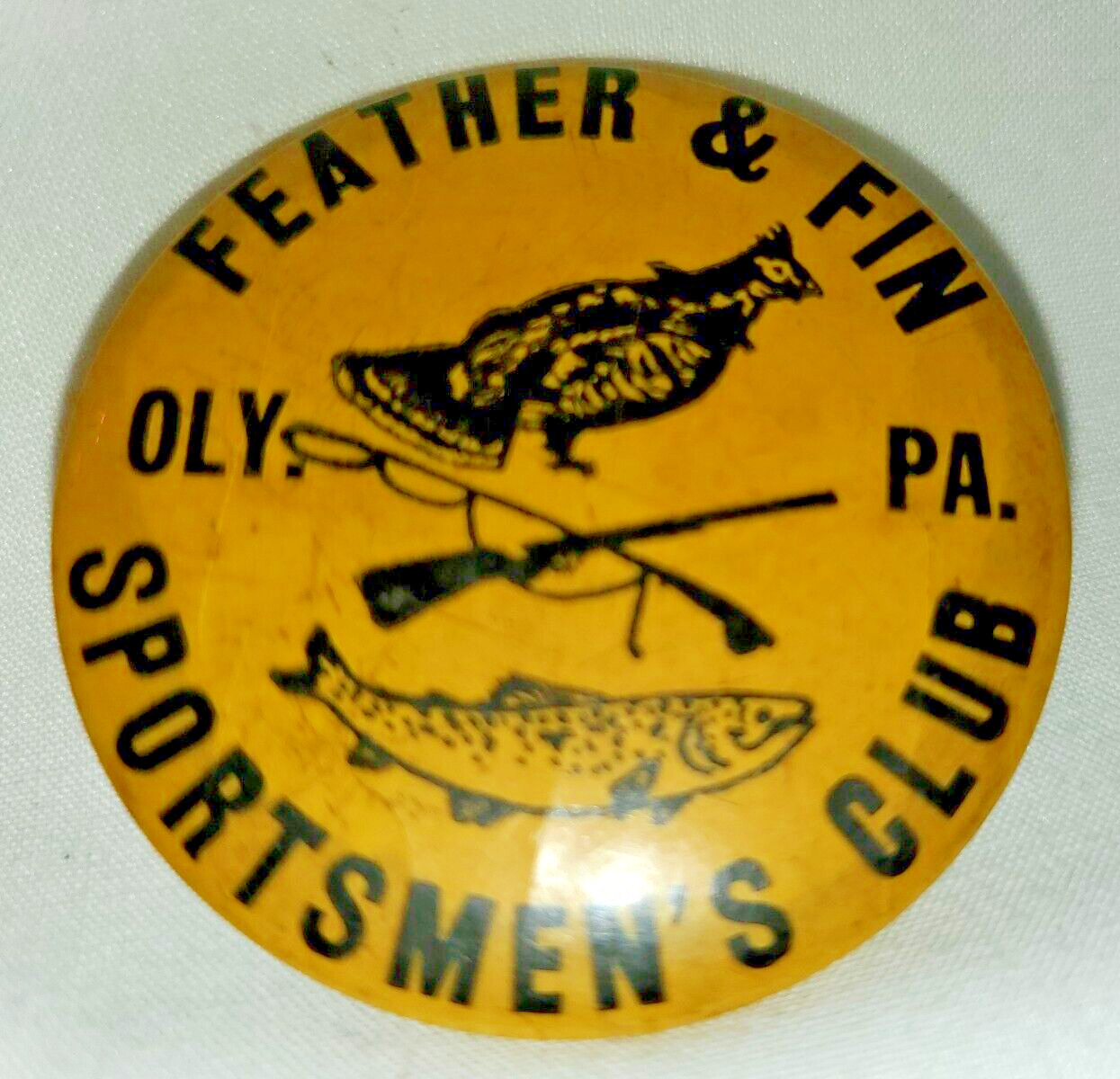 c 1950s FEATHER & FIN SPORTSMEN'S CLUB Oly PA rod gun  Pinback Button Badge pb