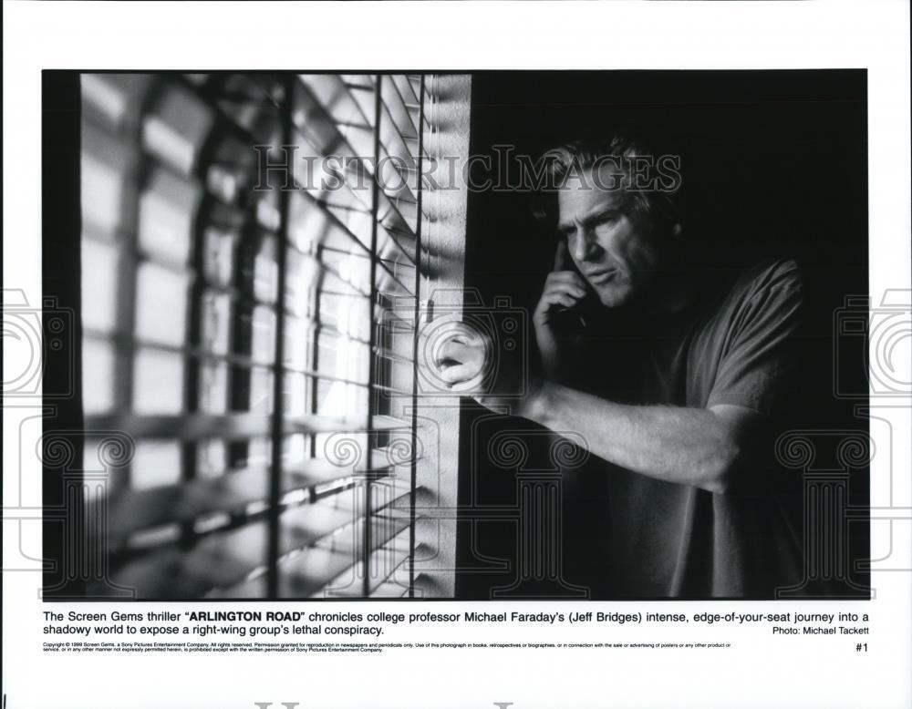 1999 Press Photo Jeff Bridges stars as Michael Faraday in Arlington Road