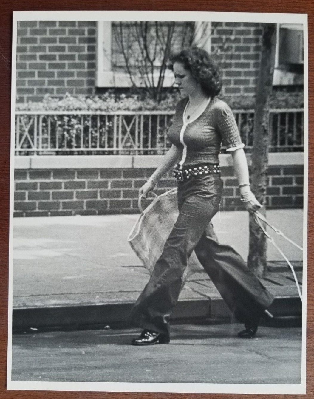 1973 B&W Glossy Photo New York City Woman Large Fashionable Belt Buckle Bag 8x10