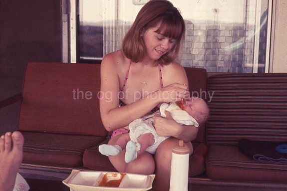 BIKINI MOTHER 35mm FOUND PHOTO SLIDE COLOR 60's 70 's WOMAN 32 LA 83 J