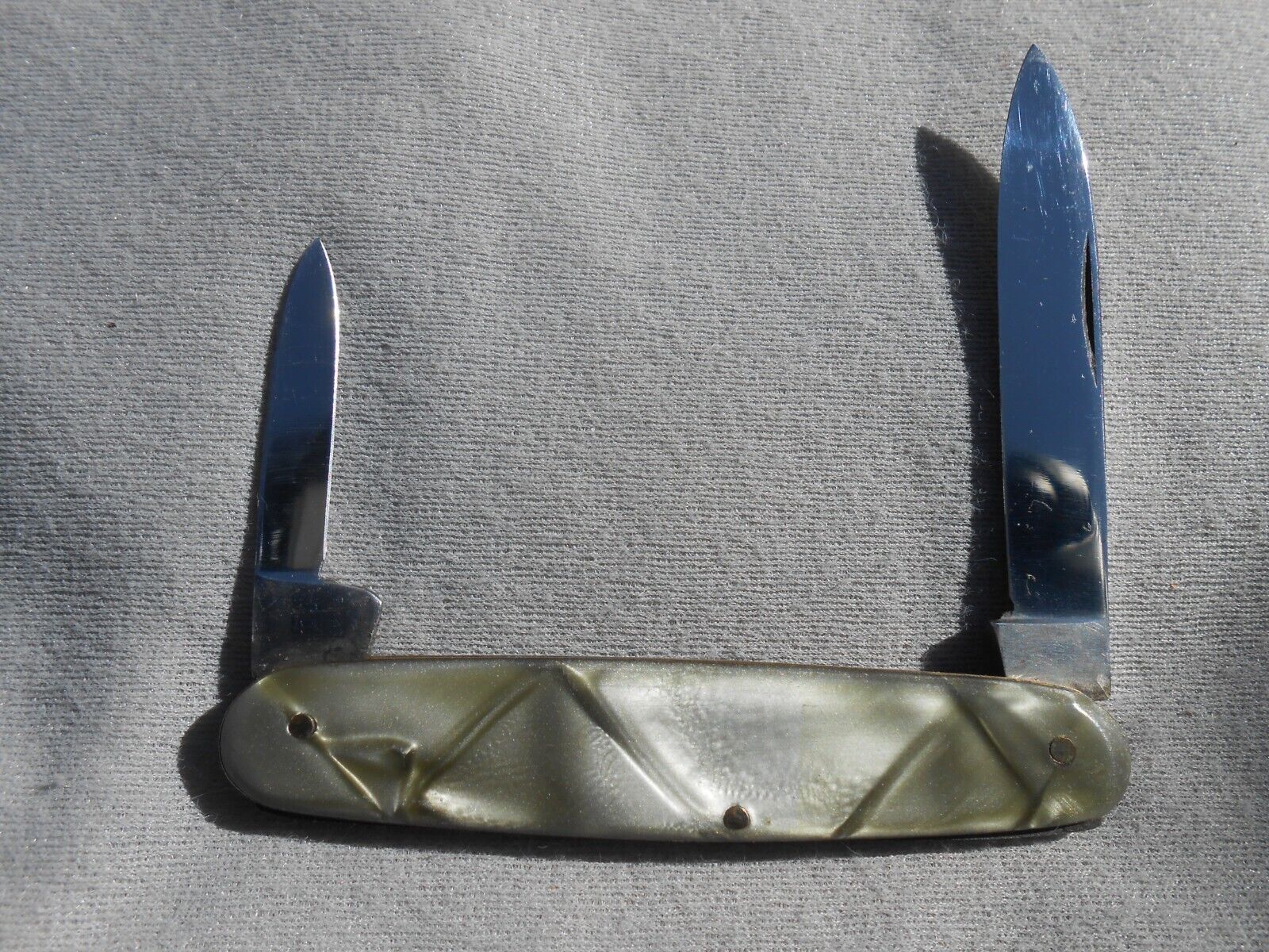 OLD VINTAGE EARLY UNKNOWN COLORFUL EQUAL END KNIFE 