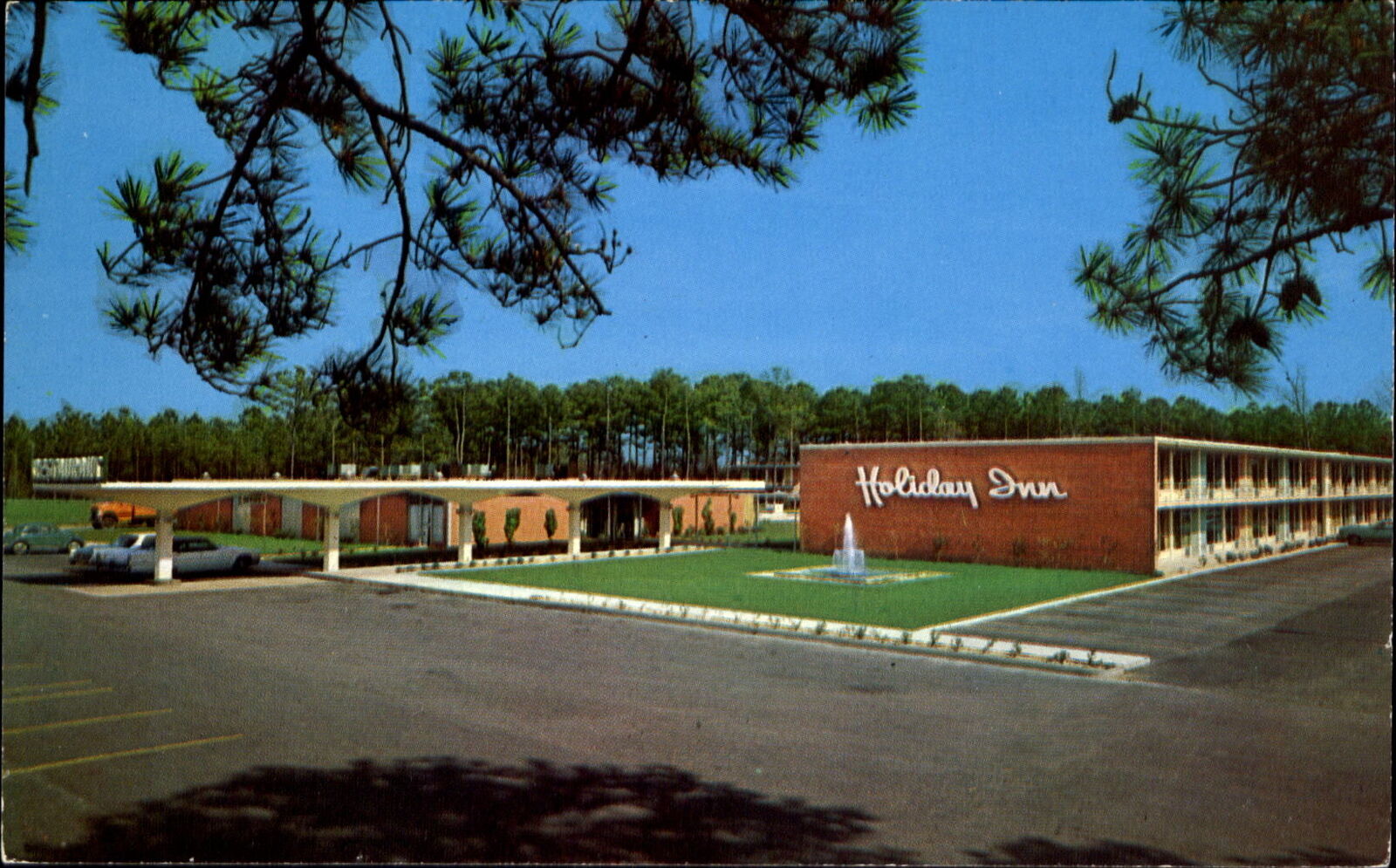 Holiday Inn ~ Summerton SC South Carolina ~ 1960s cars