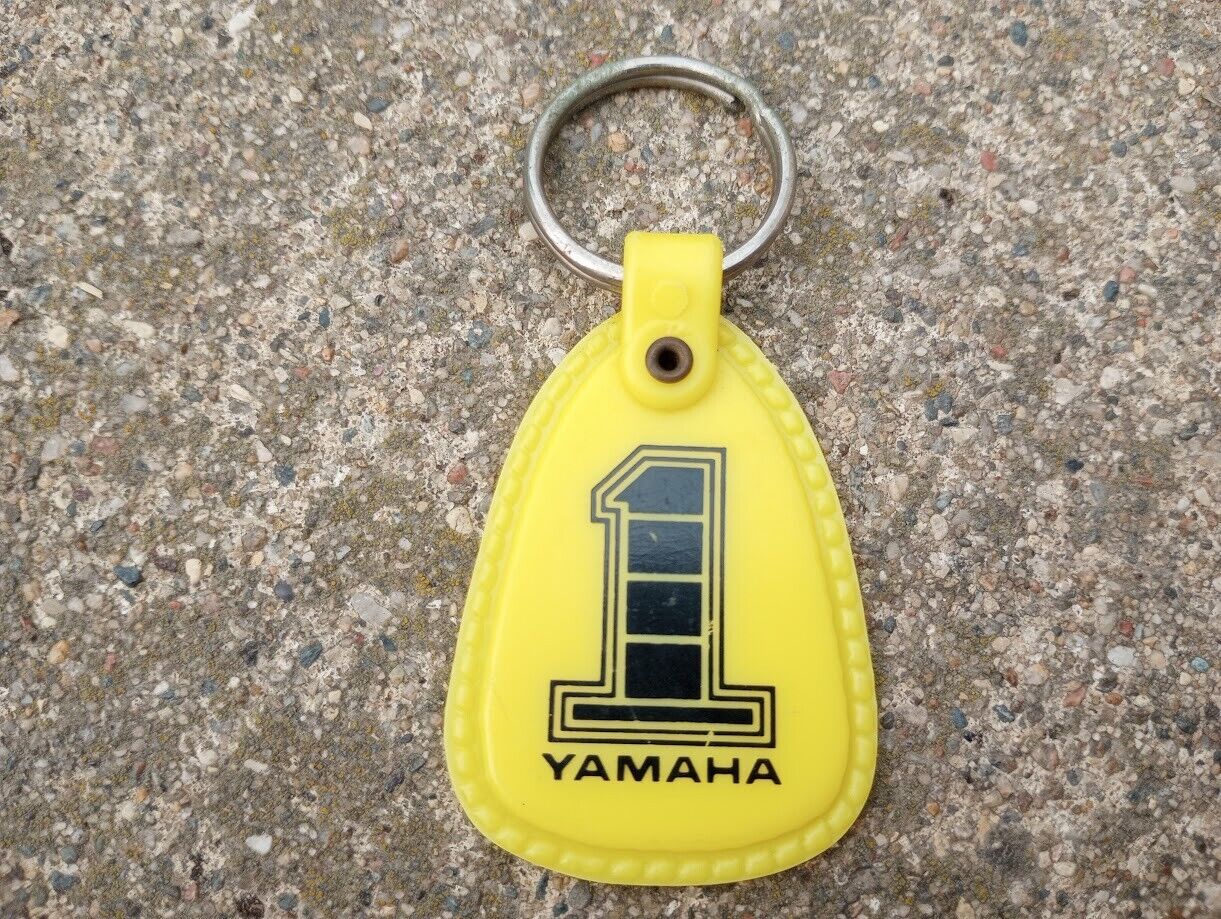 Vtg Yamaha #1 yellow / black plastic motorcycle keychain – made in USA
