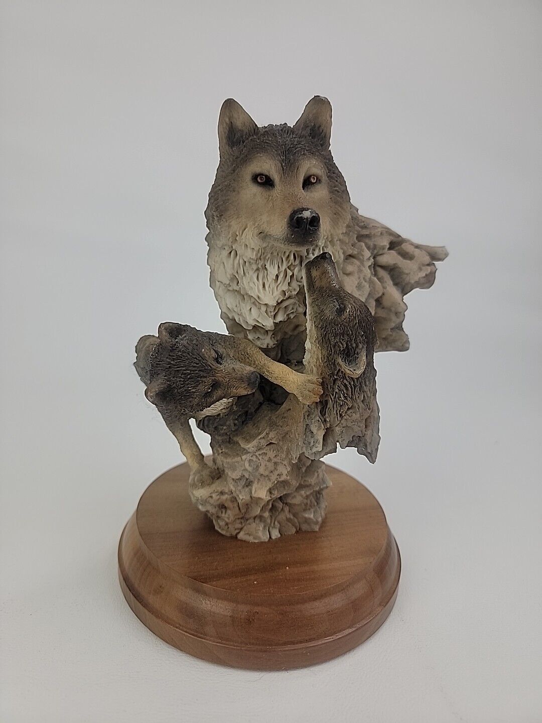 Vtg 1999 Rare Retired MCS Mill Creek Studios Sculpture Peaceful Play Wolf Wolves