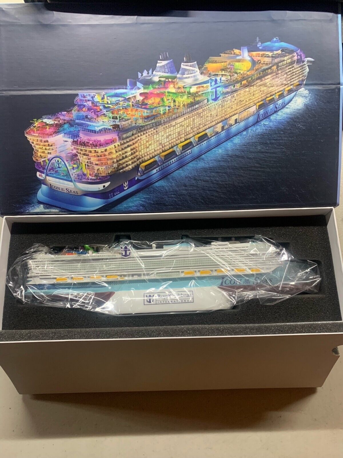 New In Box Icon Of the Seas Official Licensed Ship Model Royal Caribbean