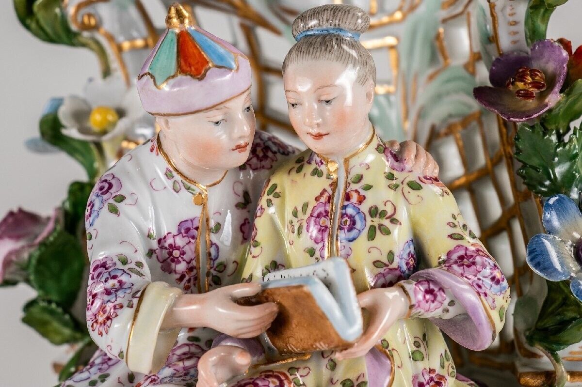 18thC Antique Meissen Figurine Two Chinese lovers relaxing in the gazebo Used