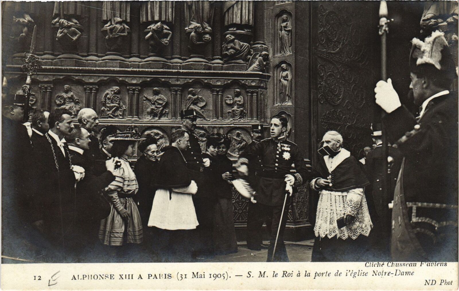 CPA Alfonso XIII in PARIS Church of Notre-Dame SPANISH ROYALTY (1241930)