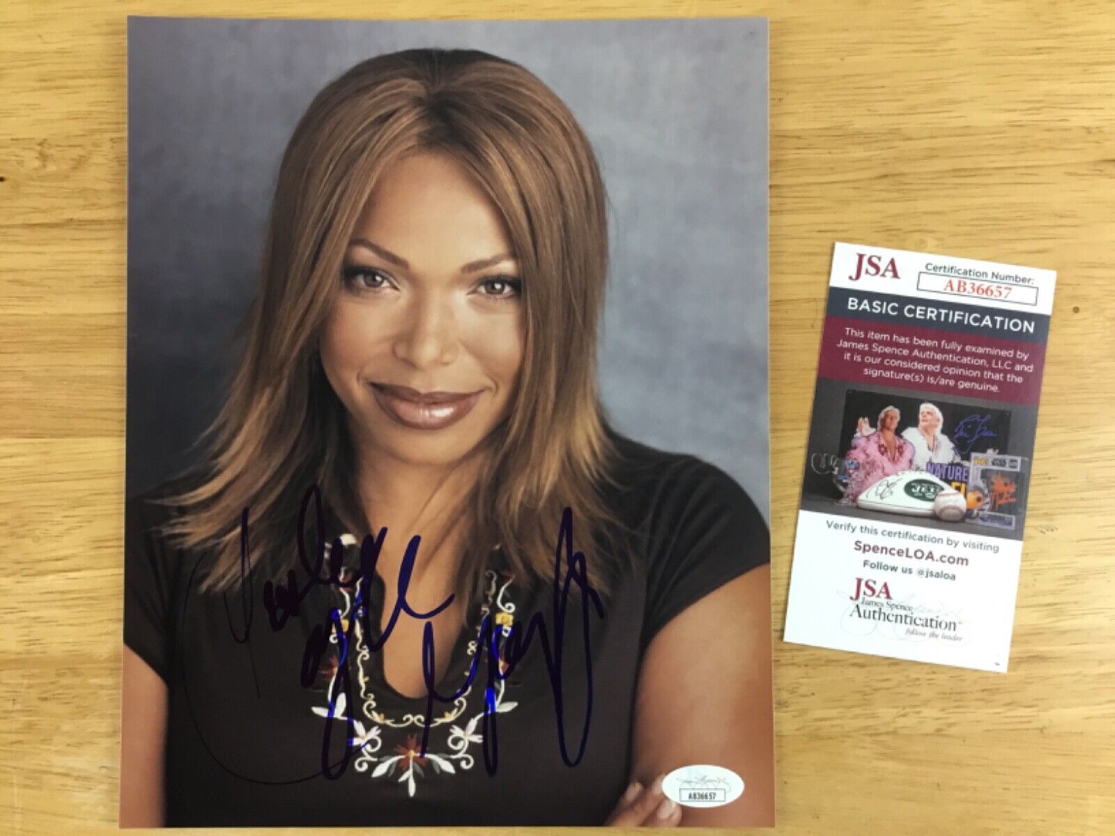 (SSG) Sexy TISHA CAMPBELL Signed 8X10 Color Photo \