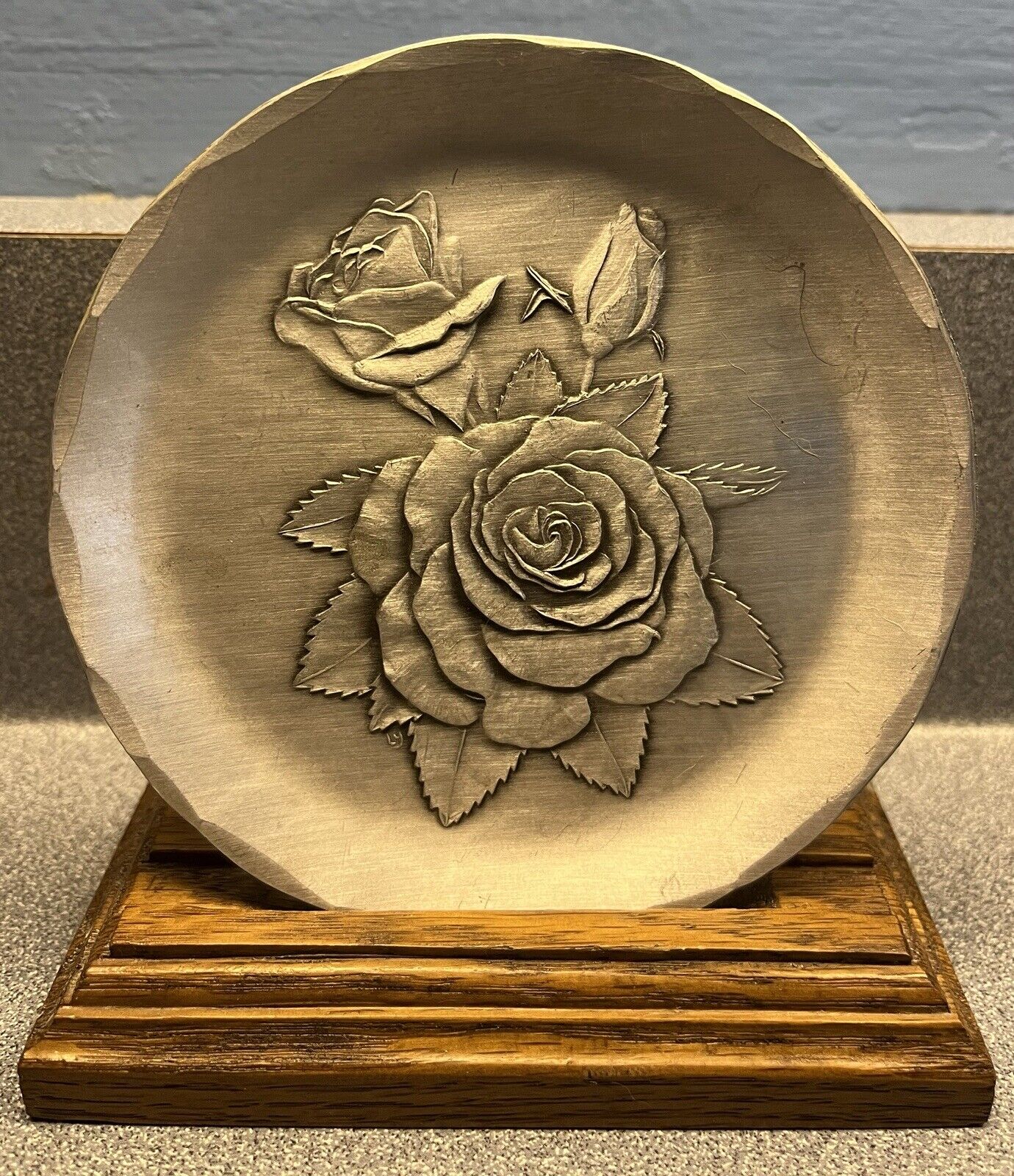 Wendell August Forge Aluminum Rose Plate 4 1/2 Inch Diameter with Wooden Stand