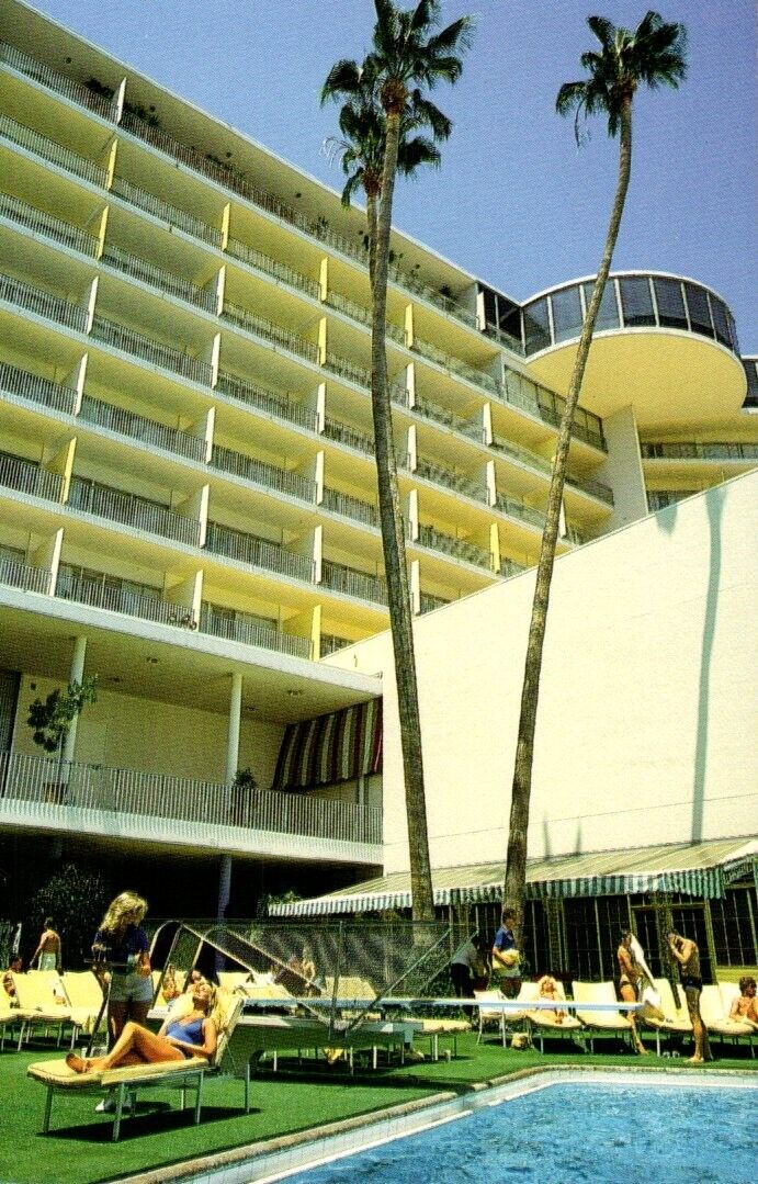 Postcard - Beverly Hilton Hotel, Beverly Hills, California Pool 2441